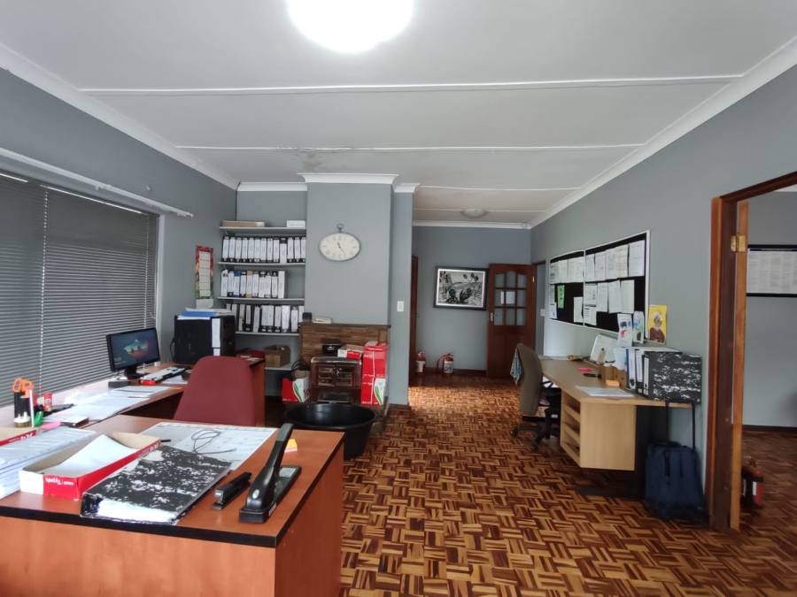 6 Bedroom Property for Sale in Flamwood North West